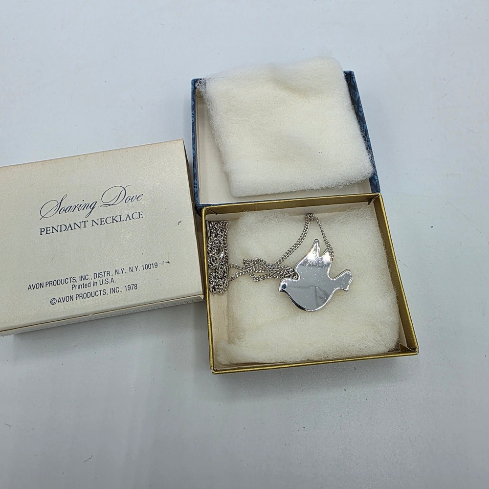 Avon Women Necklace Soaring Dove Pendant Blue Eye Vintage 1978 Silver Tone 19 in